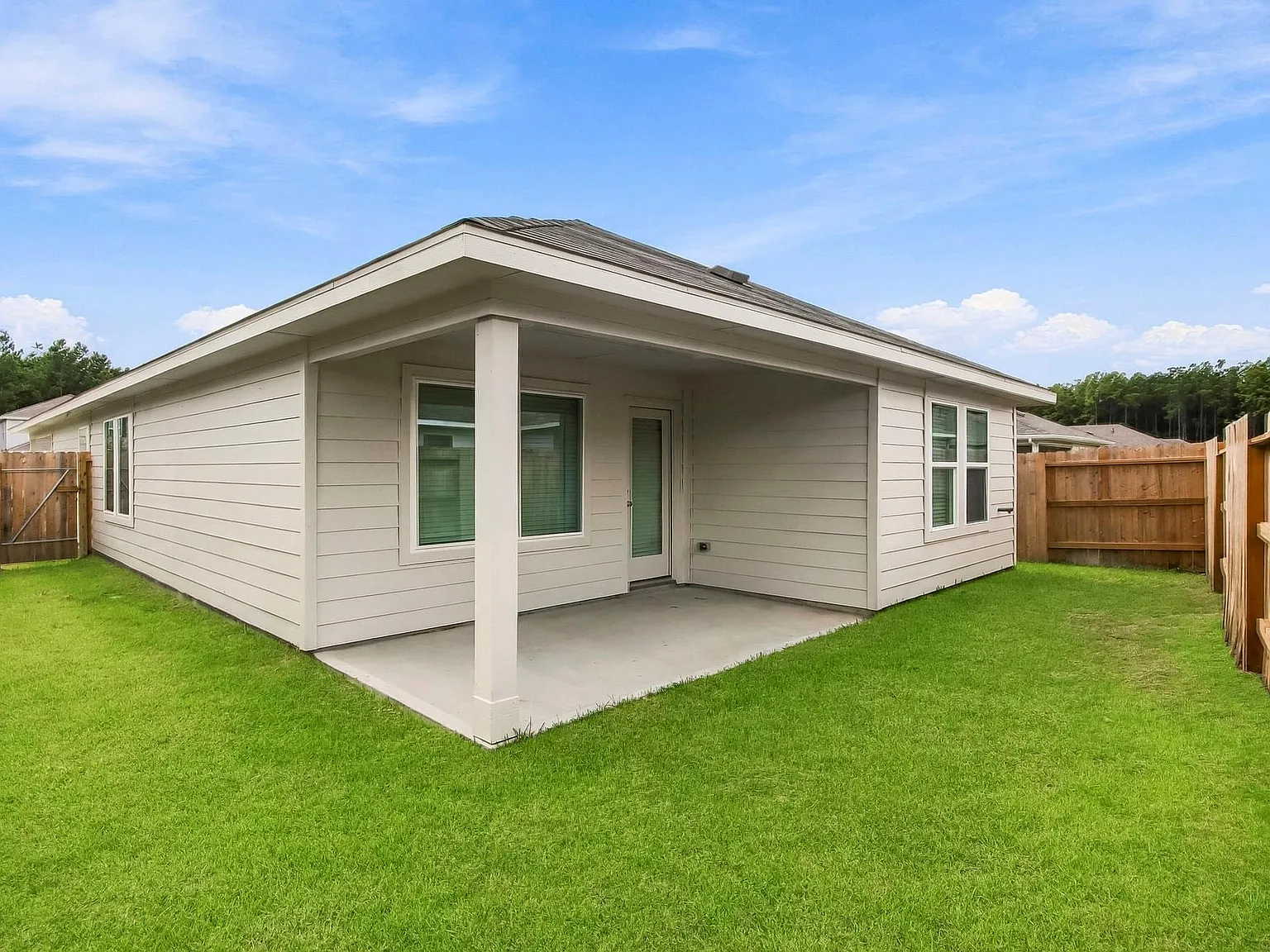 3 bed, 2.0 bath, 1449 sqft, $1,950 — Photo 3