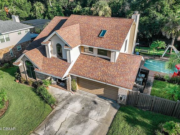 4th image of 15 Sycamore Cir