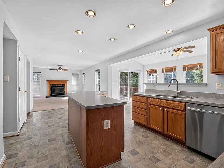 15509 Marsh Overlook Dr — Photo 2