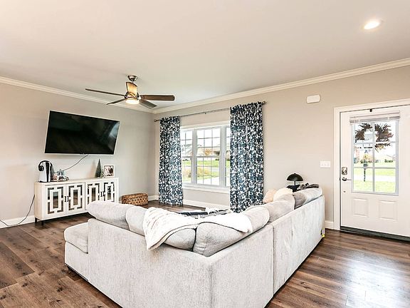 3rd image of 157 Scenic Hill Dr
