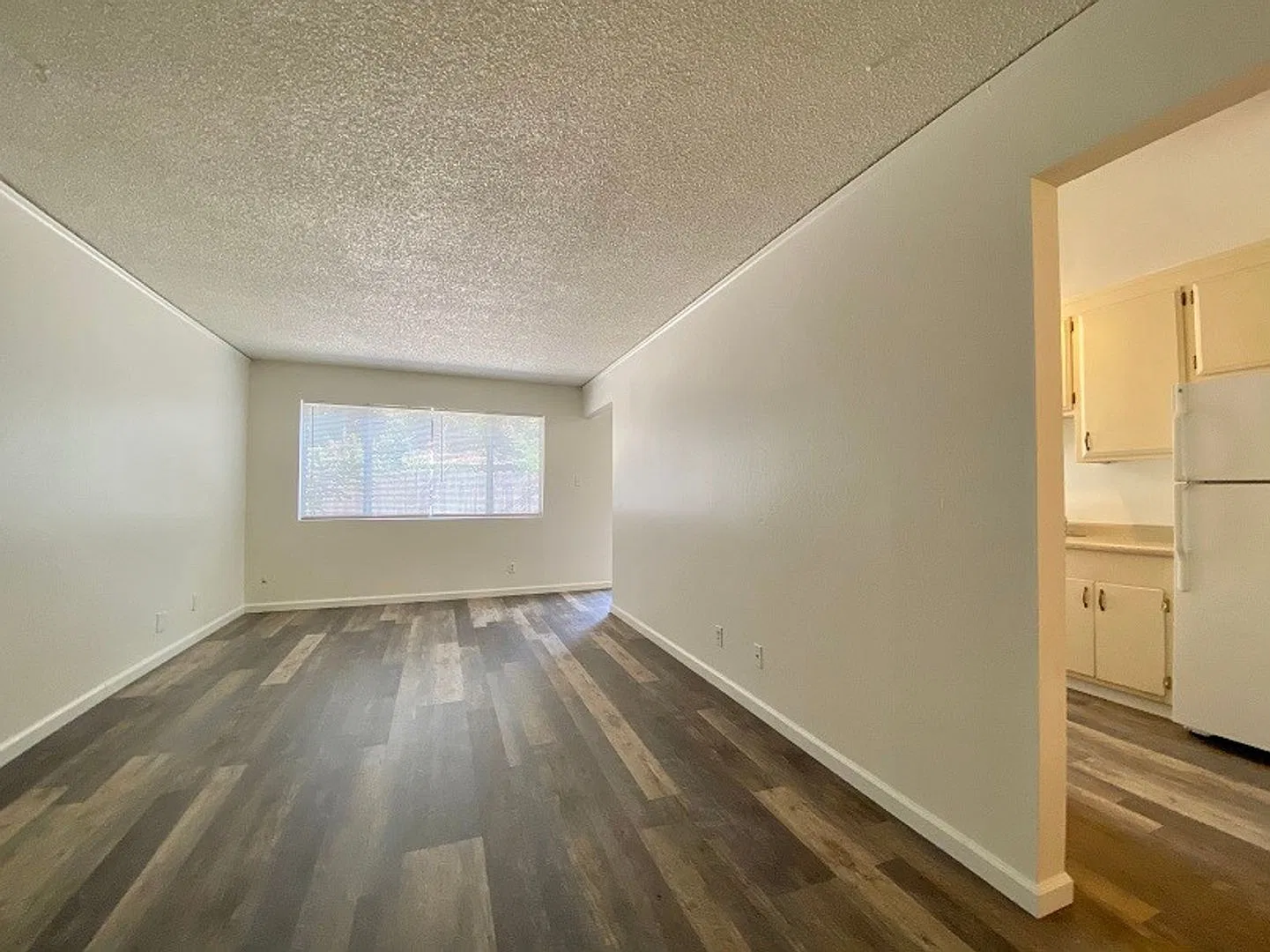 Sherwood Circle, 1478-1480* — Photo 3