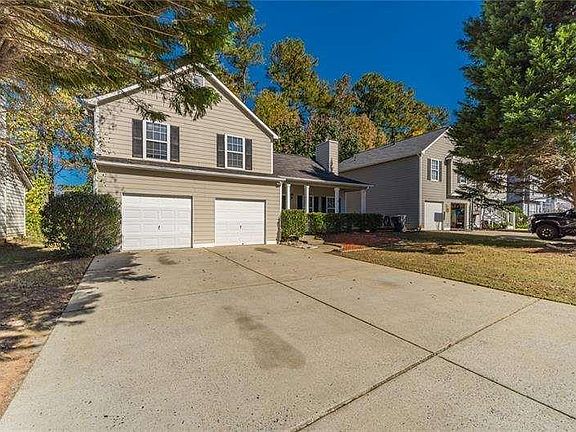 2nd image of 2716 Lake Park Rdg E