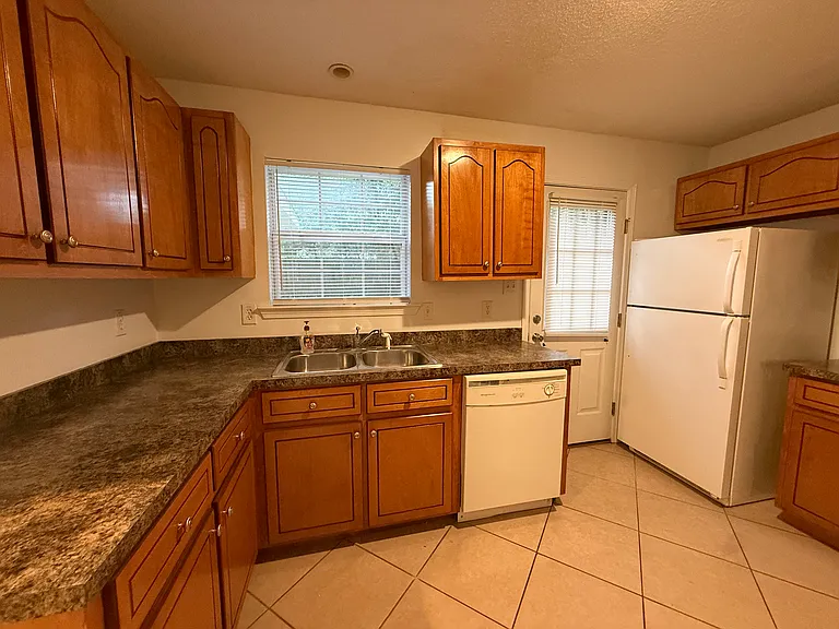 2710 Betbeze St — Photo 15