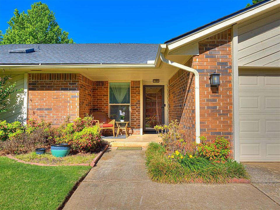 1st image of 809 Lakeside Cir