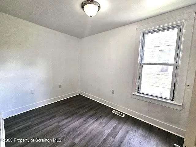 907 Green Ridge St — Photo 9