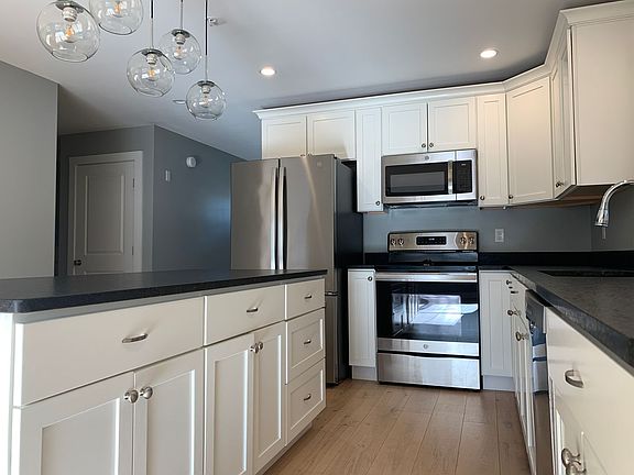 4th image of 9 Cole St APT 13