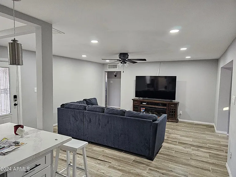 1445 E Hudson Dr — Photo 1