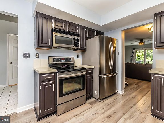 5th image of 703 Pinebrooke Cir