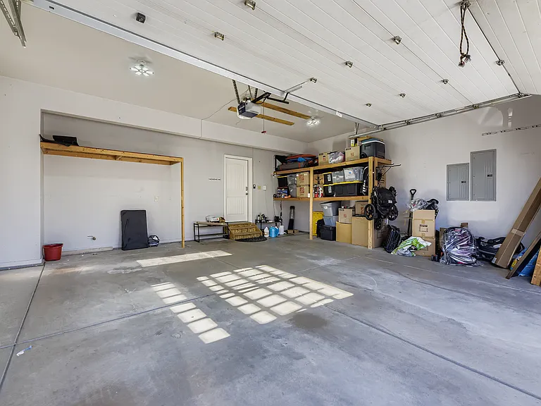 2.5 CAR ATTACHED GARAGE
