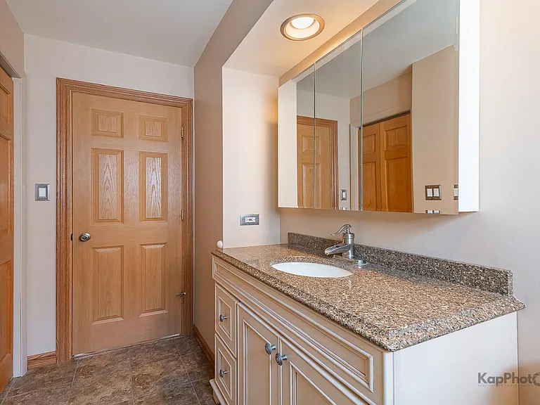 8465 W Berwyn Ave #1 — Photo 24