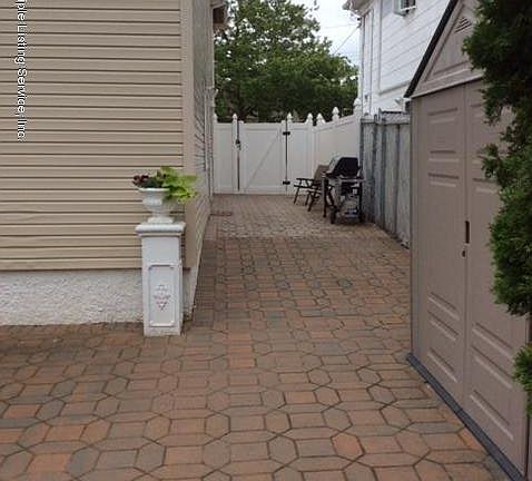 4th image of 33 Fairbanks Ave