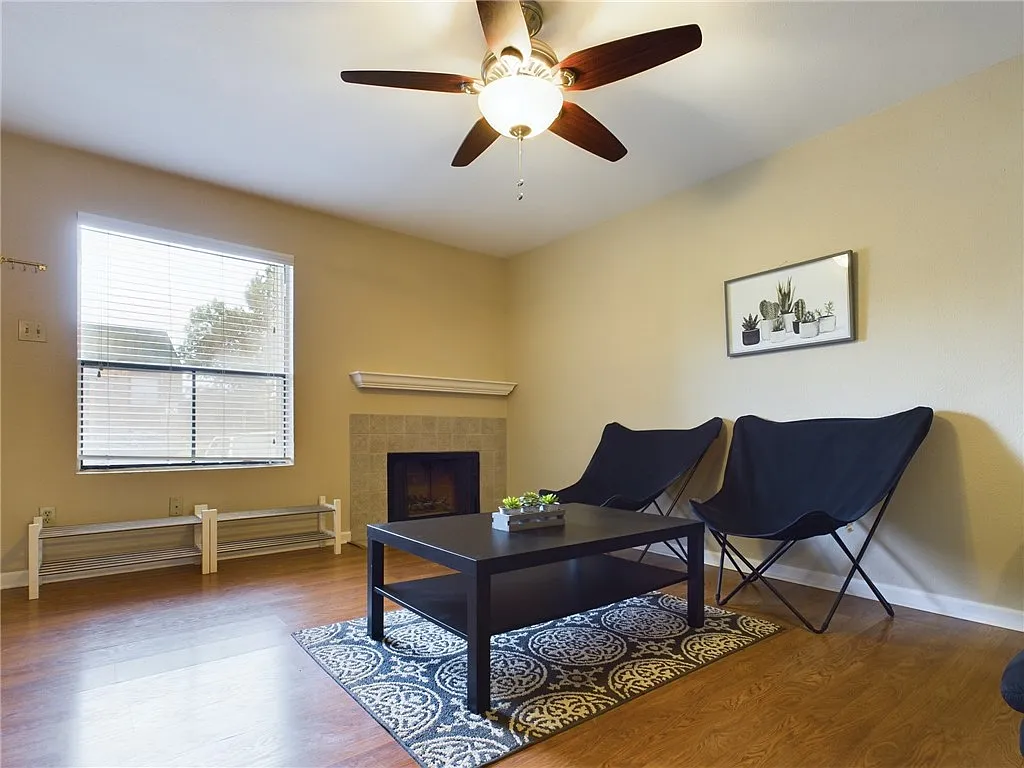 1 bed, 790 sqft, $1,015 — Photo 4