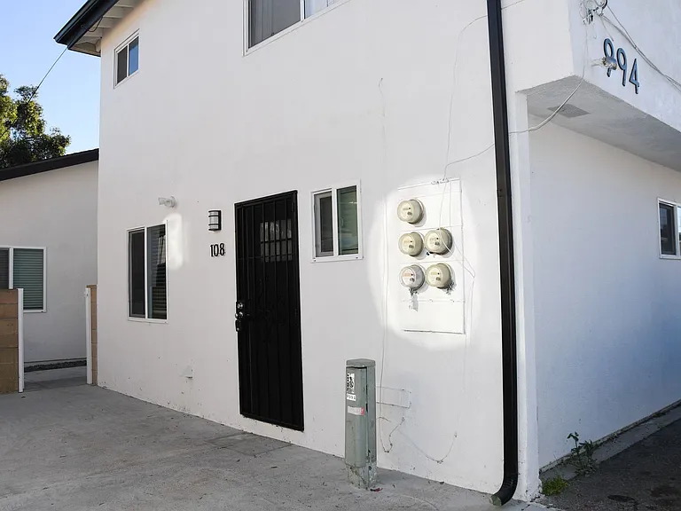 994 Valencia St — Photo 26