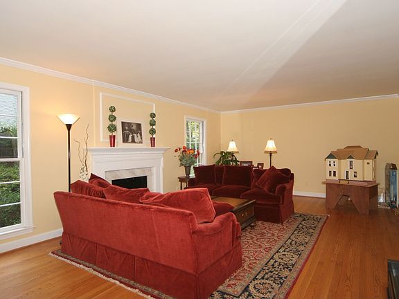 4th image of 9913 Hillridge Dr