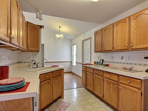 3rd image of 151 Bedford Ct