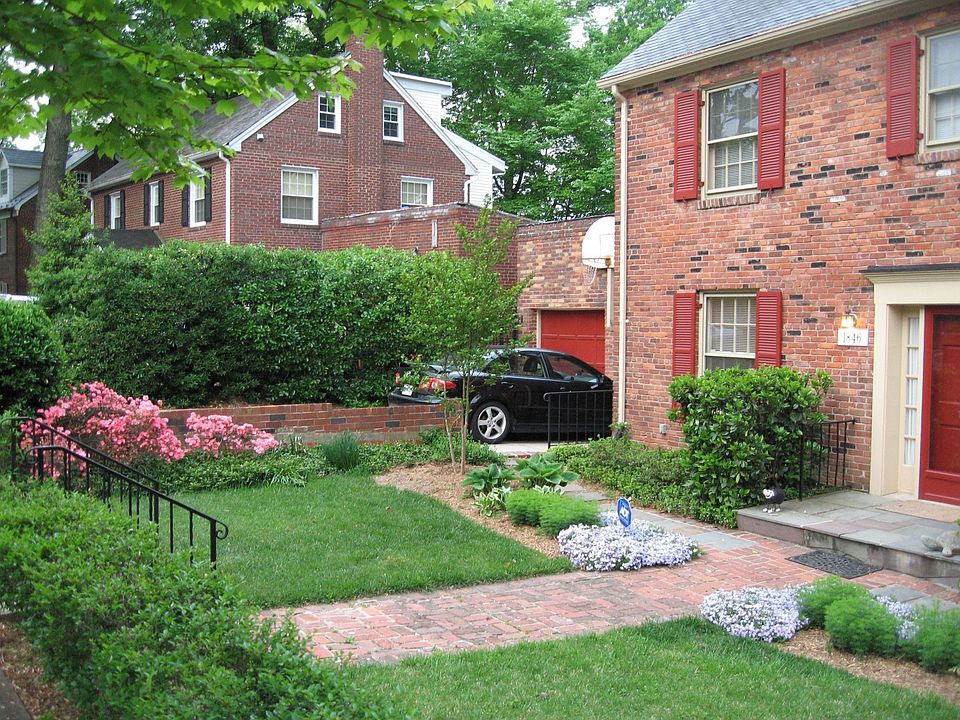 2nd image of 1846 N Herndon St