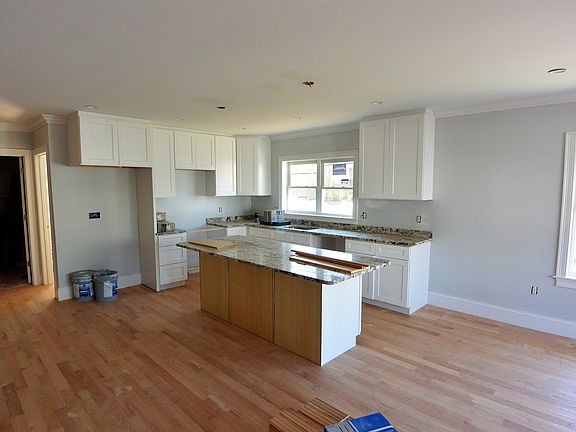 2nd image of 18 Bothwell Rd #1