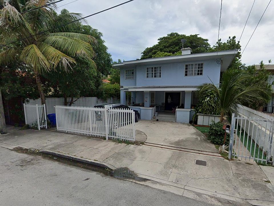 2nd image of 652 NW 1st St