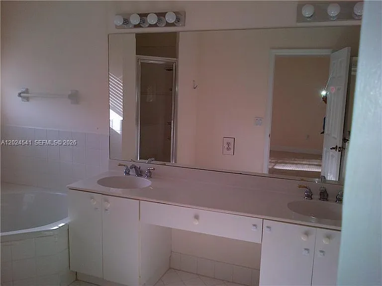 5702 NW 112th Ct #5702 — Photo 16