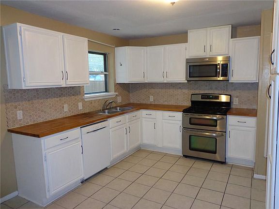 4th image of 2211 Loyce Dr