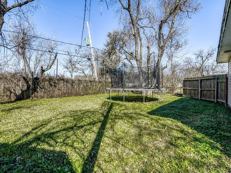 315 Acacia St — Photo 20