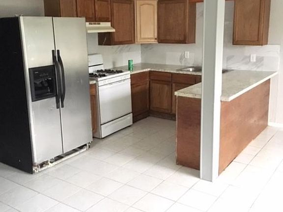 3rd image of 2902 La Plaza Dr