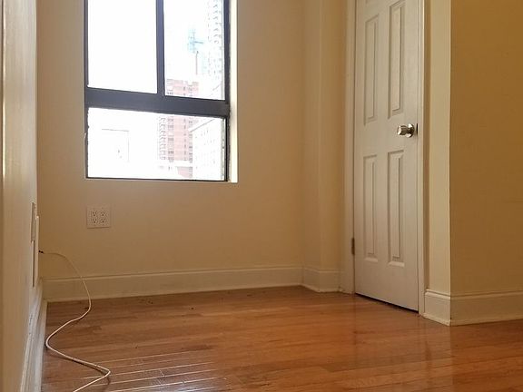 4th image of 300 W 49th St APT 709