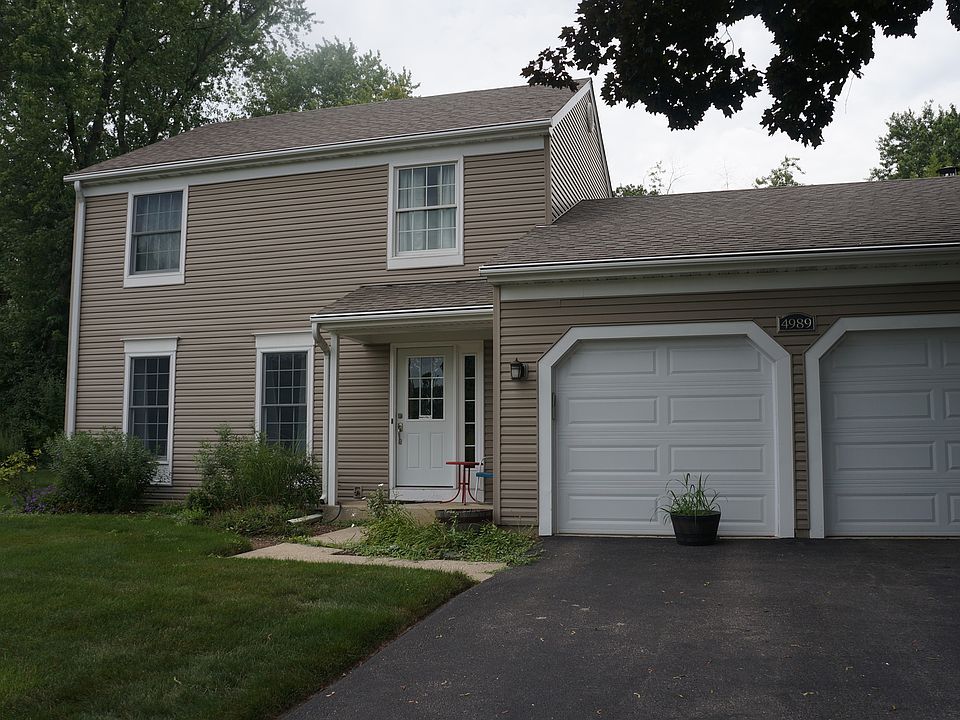 1st image of 4989 Carriage Dr