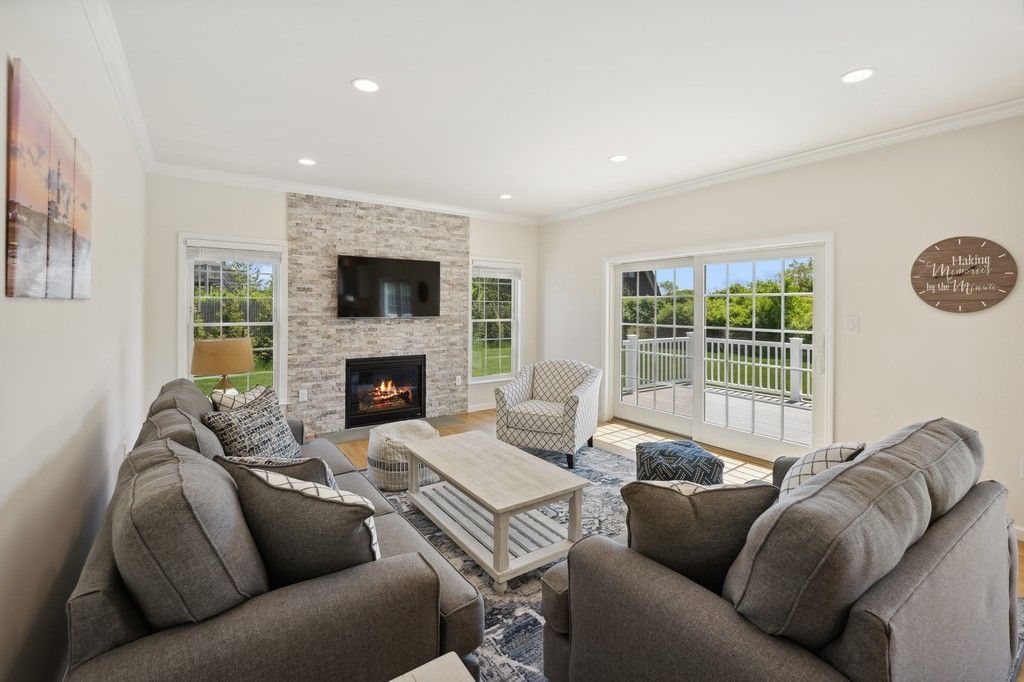 Living with fireplace