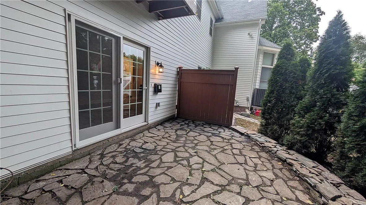 1 bed, 1.0 bath, 648 sqft, $1,995 — Photo 2