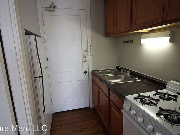 4th image of 836 Sherman Ave APT 11