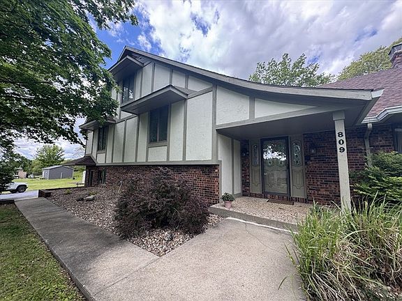 2nd image of 809 Holman Ln