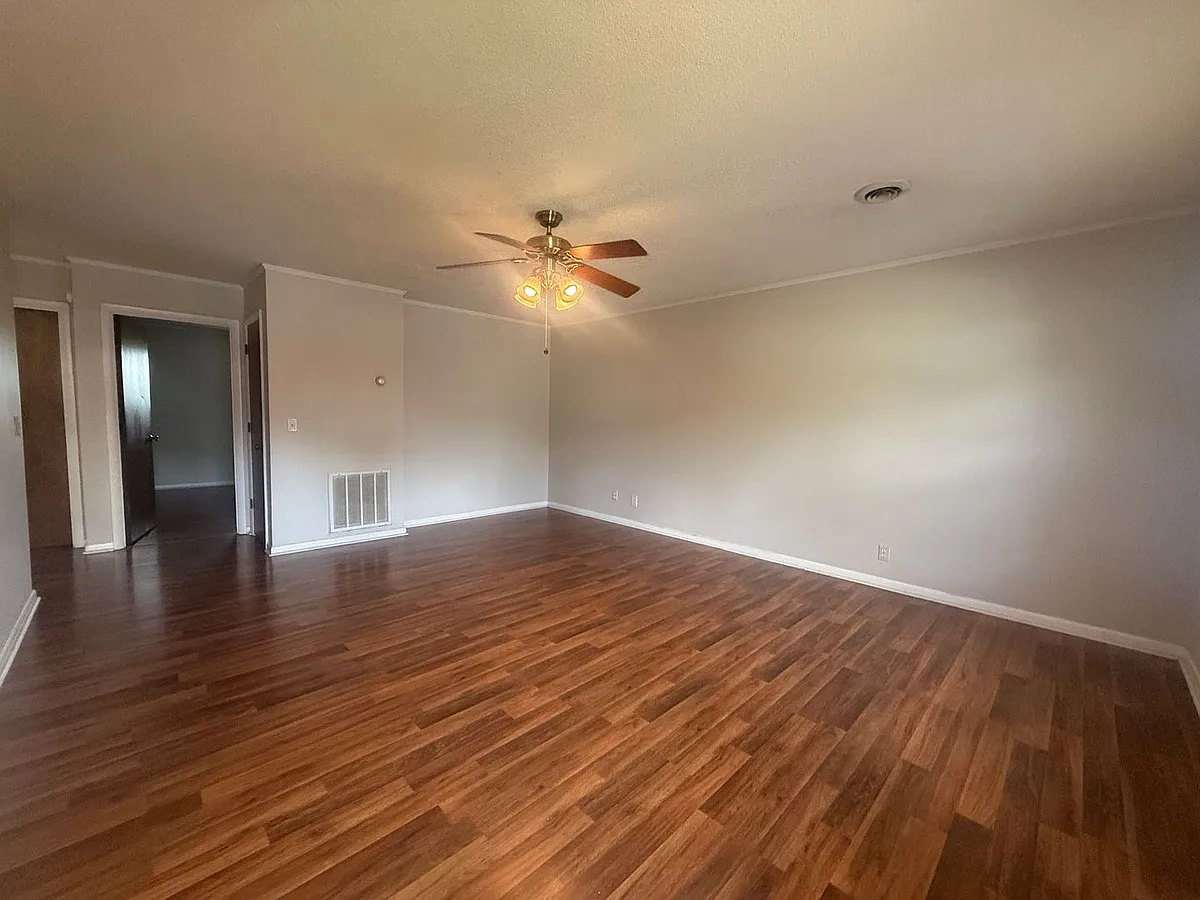 Building Photo - 104 Skyview Dr