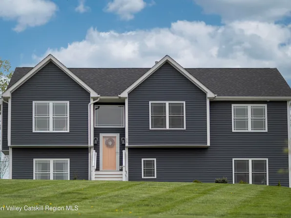 25 Meadow View Drive, Marlboro, NY 12542