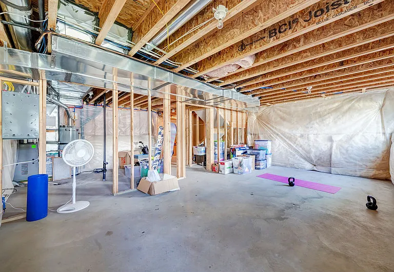 687 S 1840 W #MASTER ROOM — Photo 23
