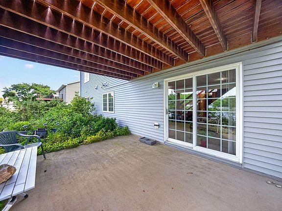 5th image of 810 7th Ave SW