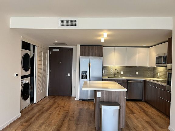 3rd image of 888 Kapiolani Blvd #3511