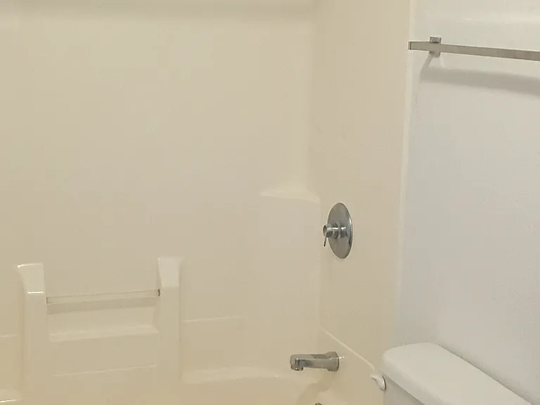 1411 Laurel St #8 — Photo 4