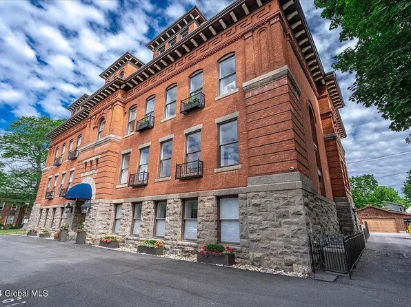 77 Van Dam St, Saratoga Springs, NY