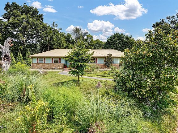 3rd image of 302 Brannon Dr