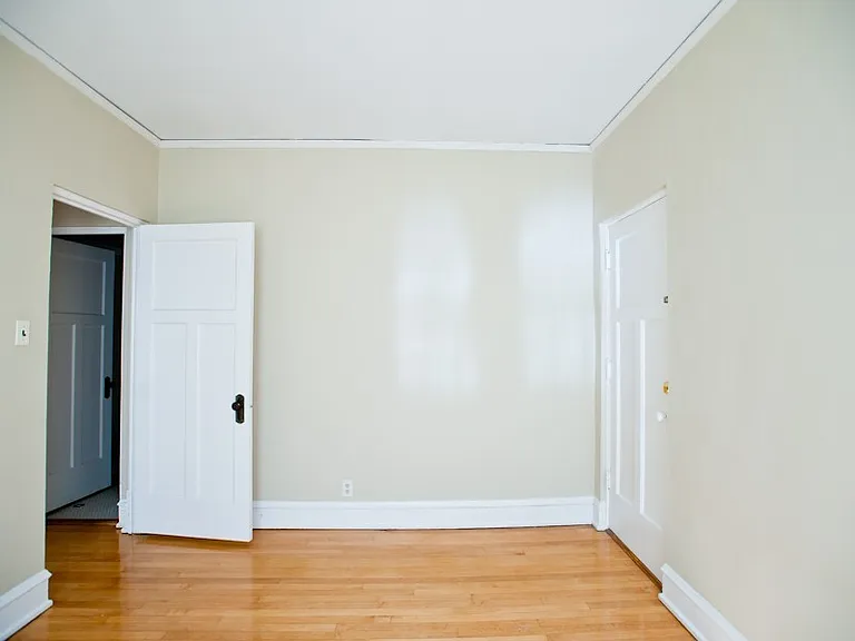 1720 E Newton Apartments — Photo 21