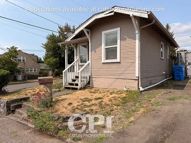 801 Columbia St — Photo 2