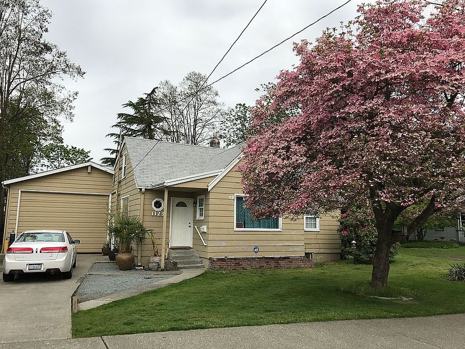 2nd image of 1123 4th St NE