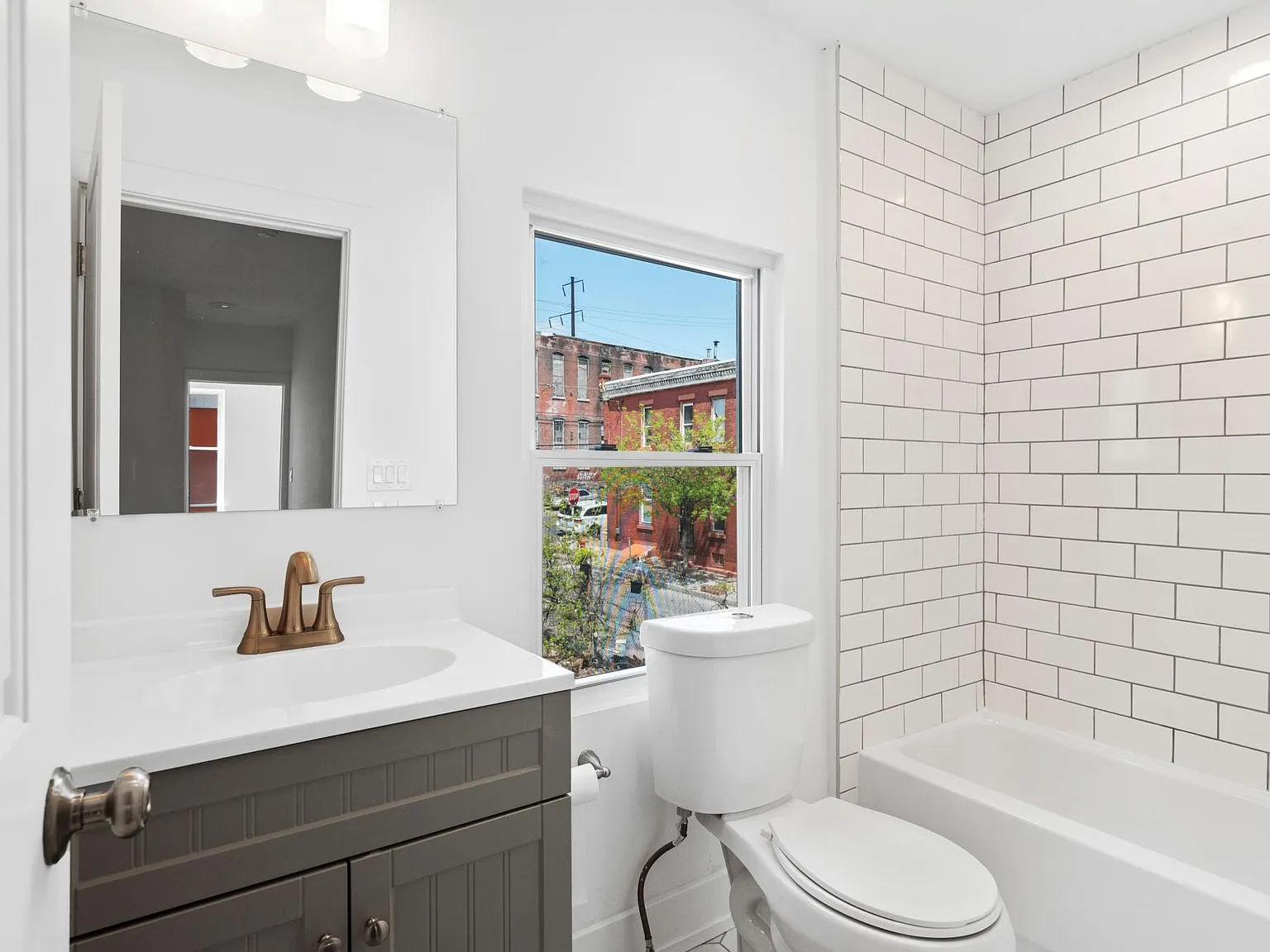 2 bed, 676 sqft, $1,595 — Photo 3