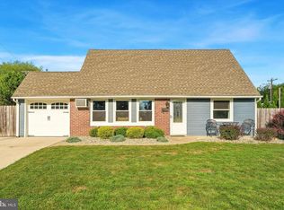20 Kindle Ln, Levittown, PA 19055