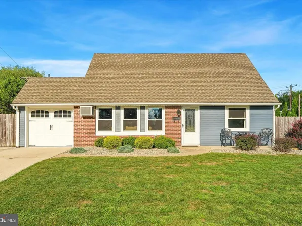 20 Kindle Ln, Levittown, PA 19055