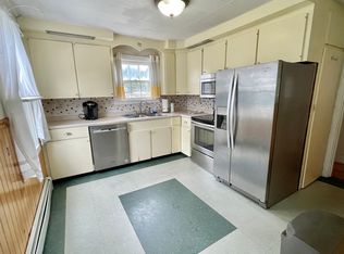 14 Cromwell St, Kittery, ME 03904
