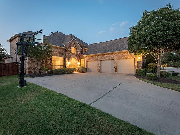 3rd image of 921 Fannin Dr