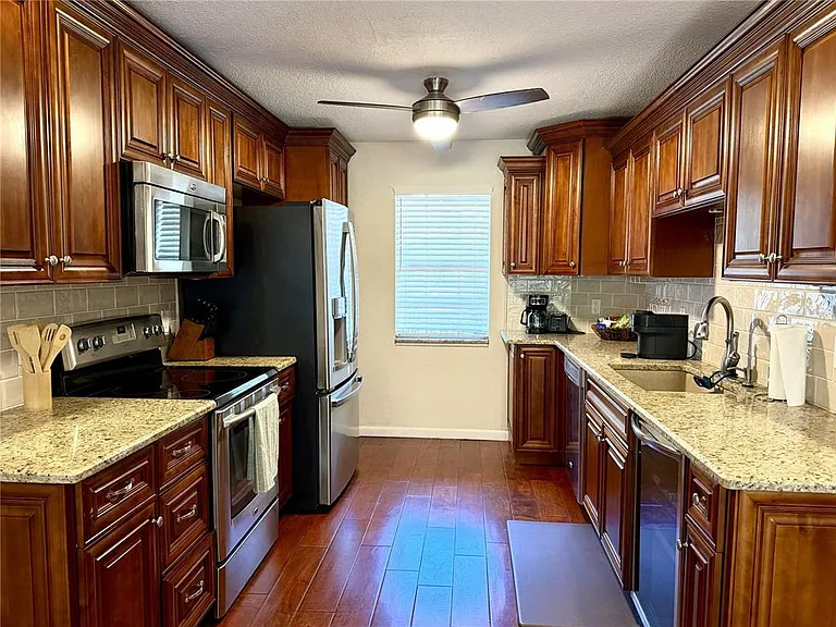 6905 Lake Place Ct — Photo 12