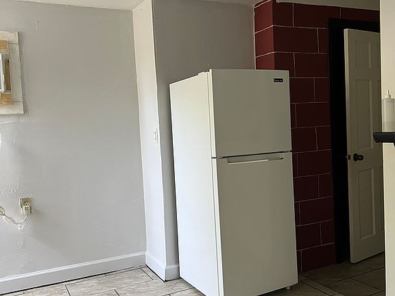4th image of 1009 E 23rd Ave APT A